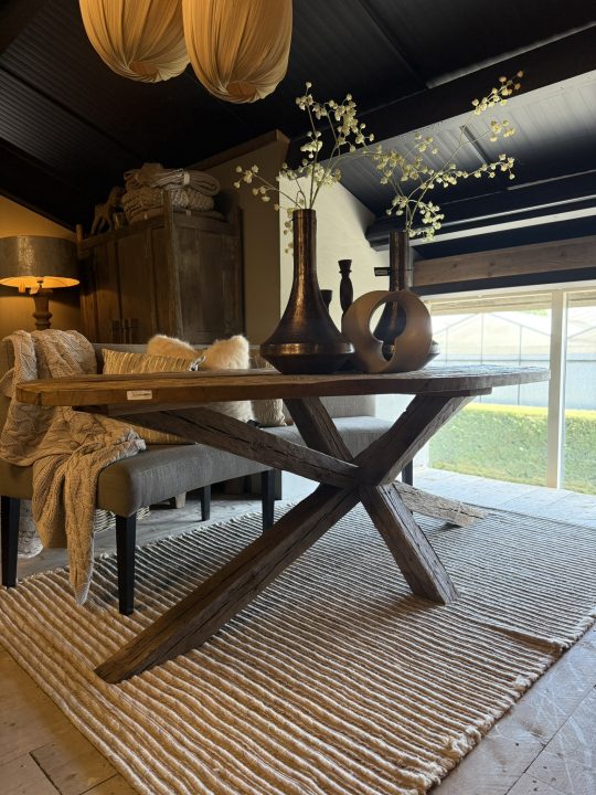 landelijk ovale tafel