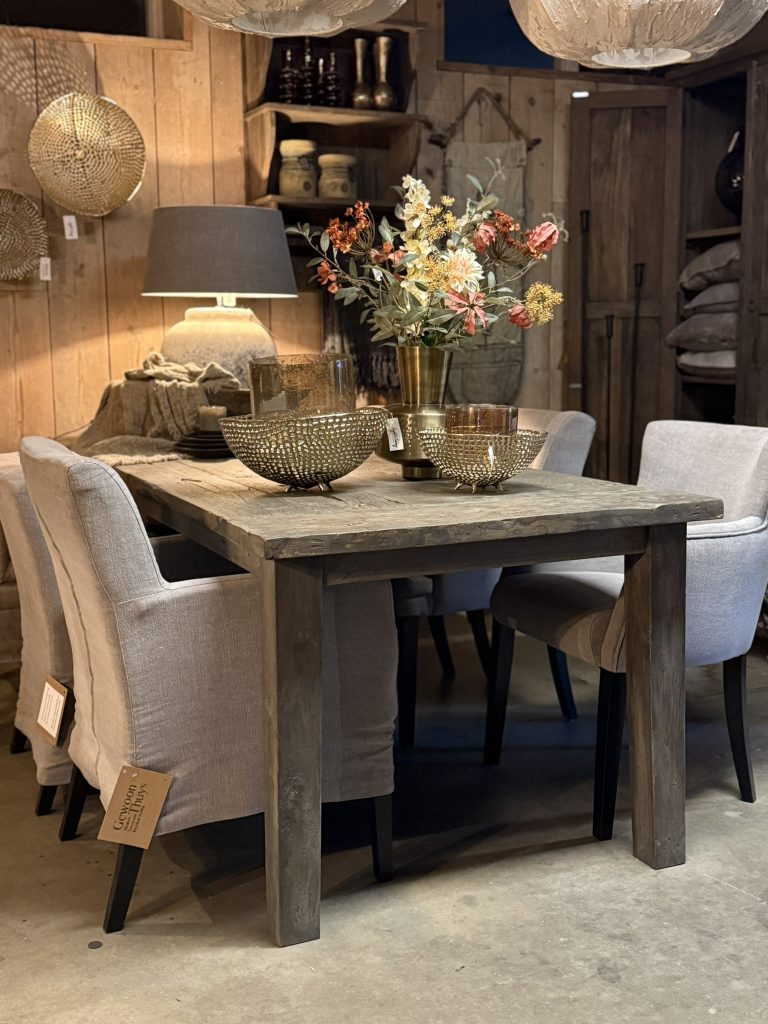 grijze eettafel landelijk